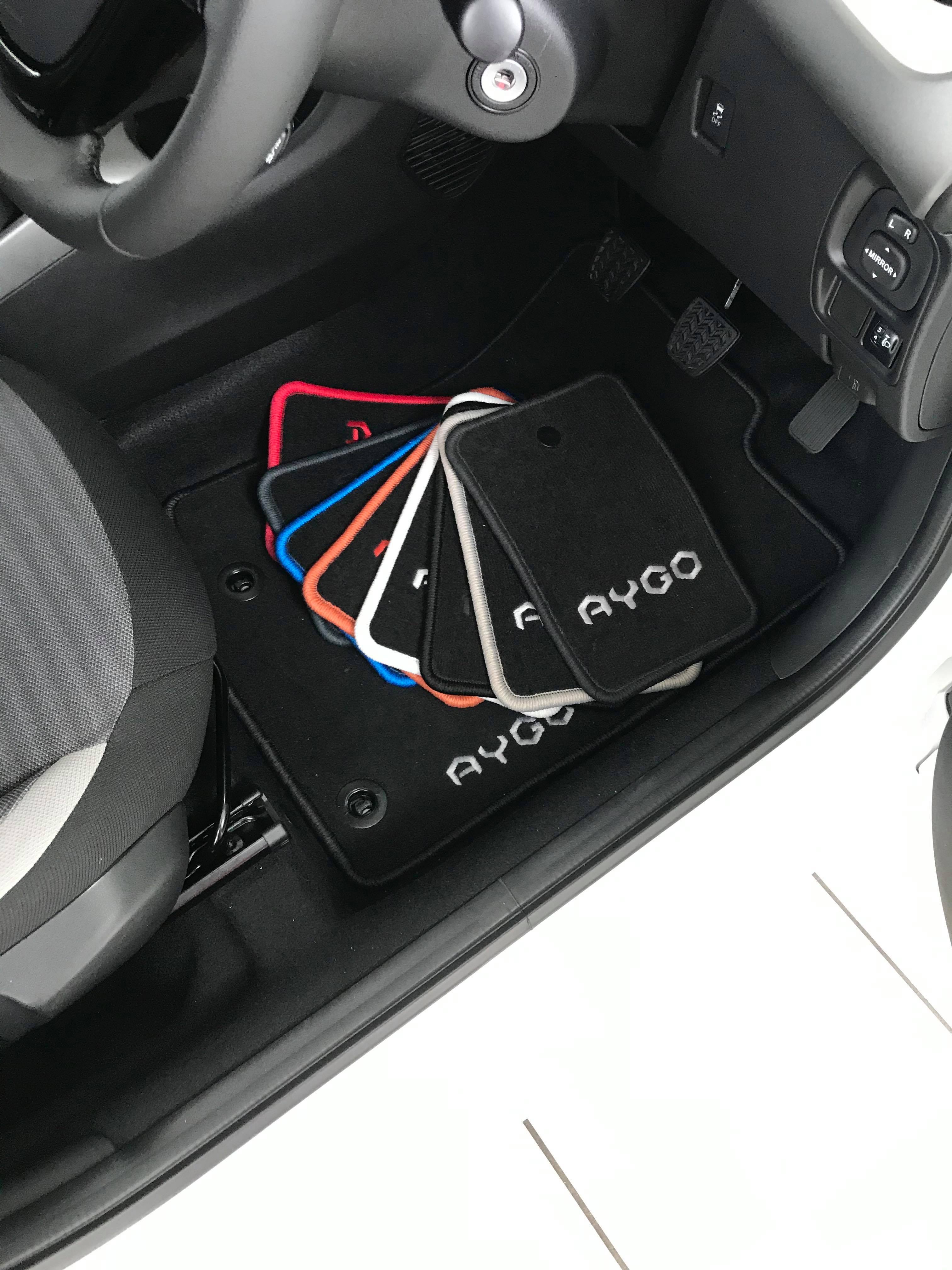 Genuine Toyota Yaris Carpet Mat Mats Set Textile 2011/> Anthracite Accessory New