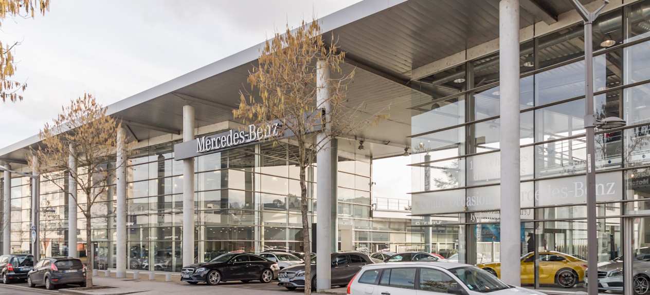 Façade Concession Mercedes-Benz Lyon Vaise