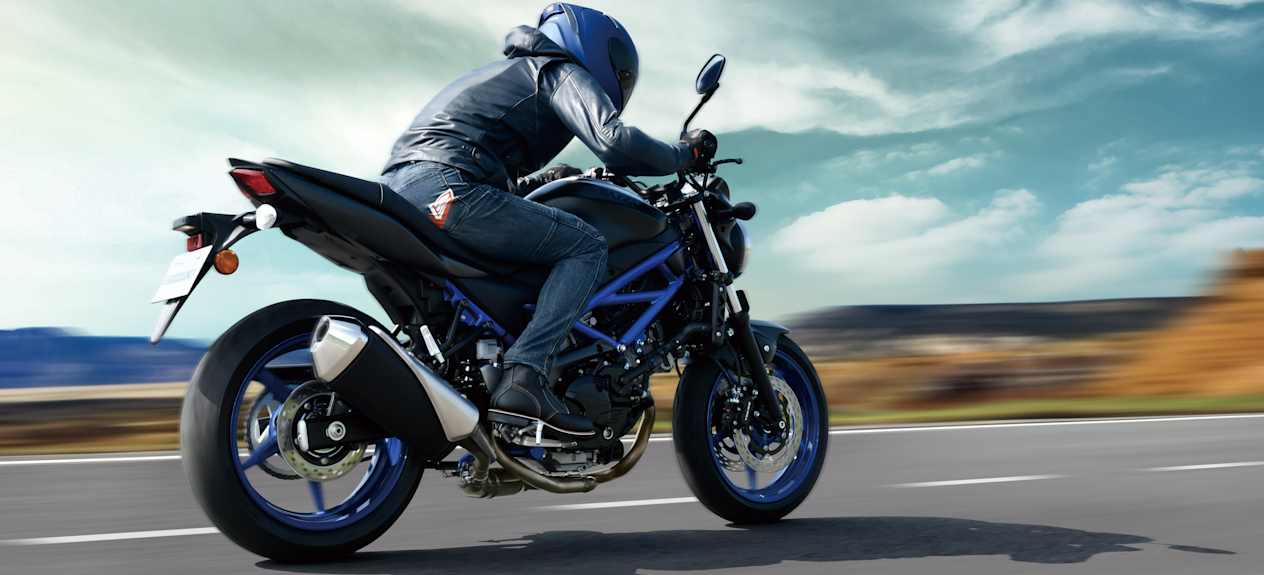 Suzuki SV650 ligne droite