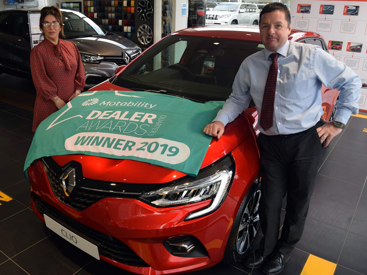 SHELBOURNE MOTORS RENAULT CELEBRATES AWARD WIN FOR EXCELLENT CUSTOMER SERVICE 