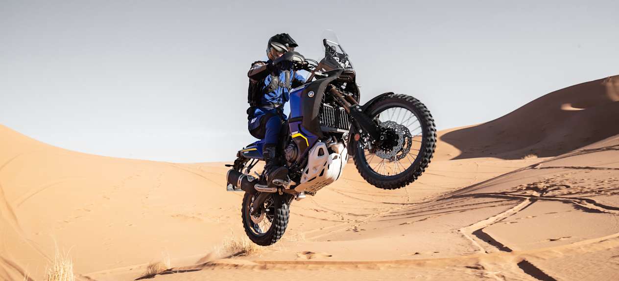 Yamaha Ténéré 700 World Raid 2023 :  saut sur une dune