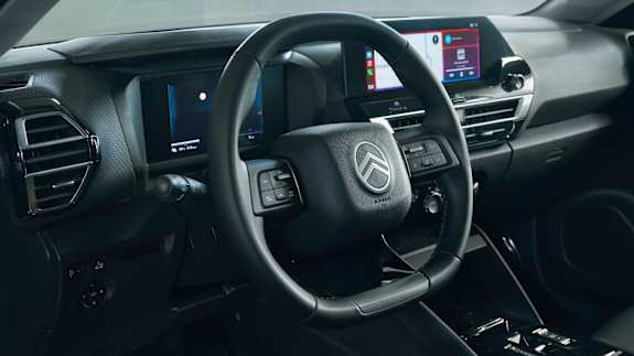 Citroën C4X 2025 : détail volant et poste de conduite