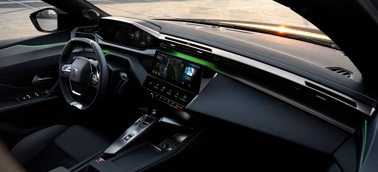 Peugeot 308 SW 2021 : intérieur, planche de bord et éclairage d'ambiance