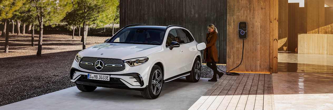 Mercedes-Benz GLC 2022 : trois quart avant gauche statique en charge