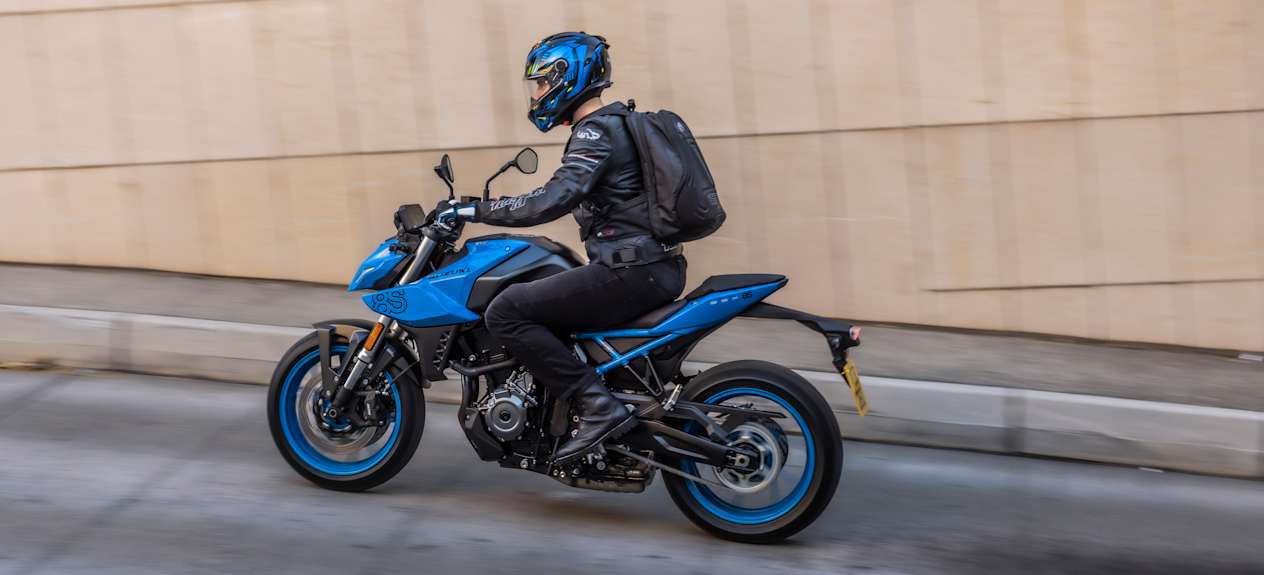 Suzuki GSX-8S profil