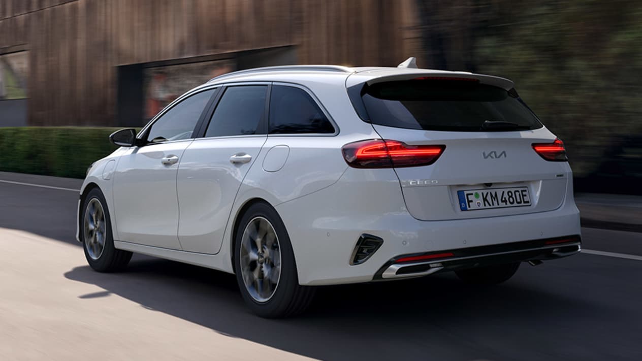 Kia Ceed SW hybride 2021 : trois quarts arrière