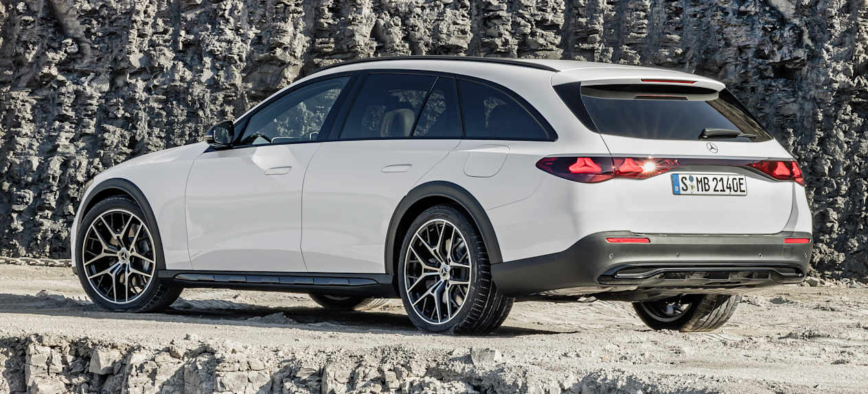 Mercedes Classe E All Terrain 2023 : trois quarts arrière gauche