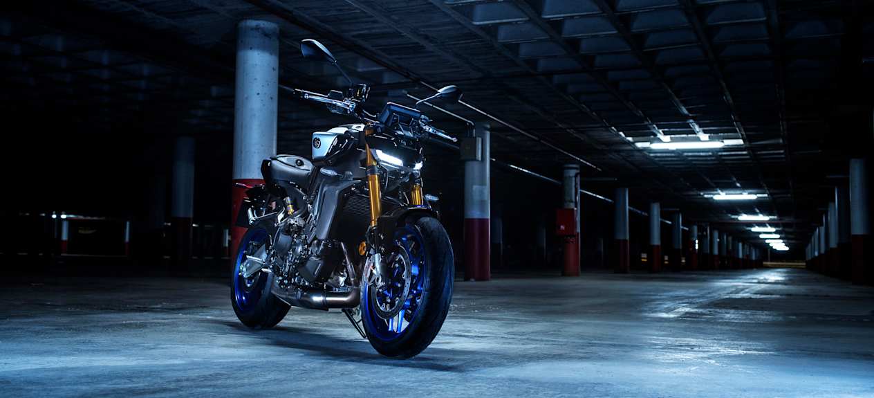Yamaha MT-09 SP 2024 : trois quarts avant droit statique
