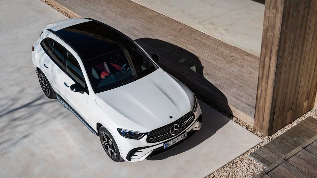 Mercedes-Benz GLC 2022 : Trois quart avant droit en vue plongeante
