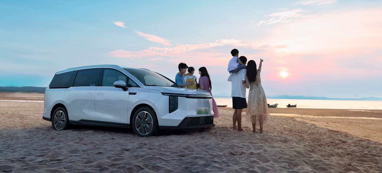 Maxus Mifa 7 family sunset 