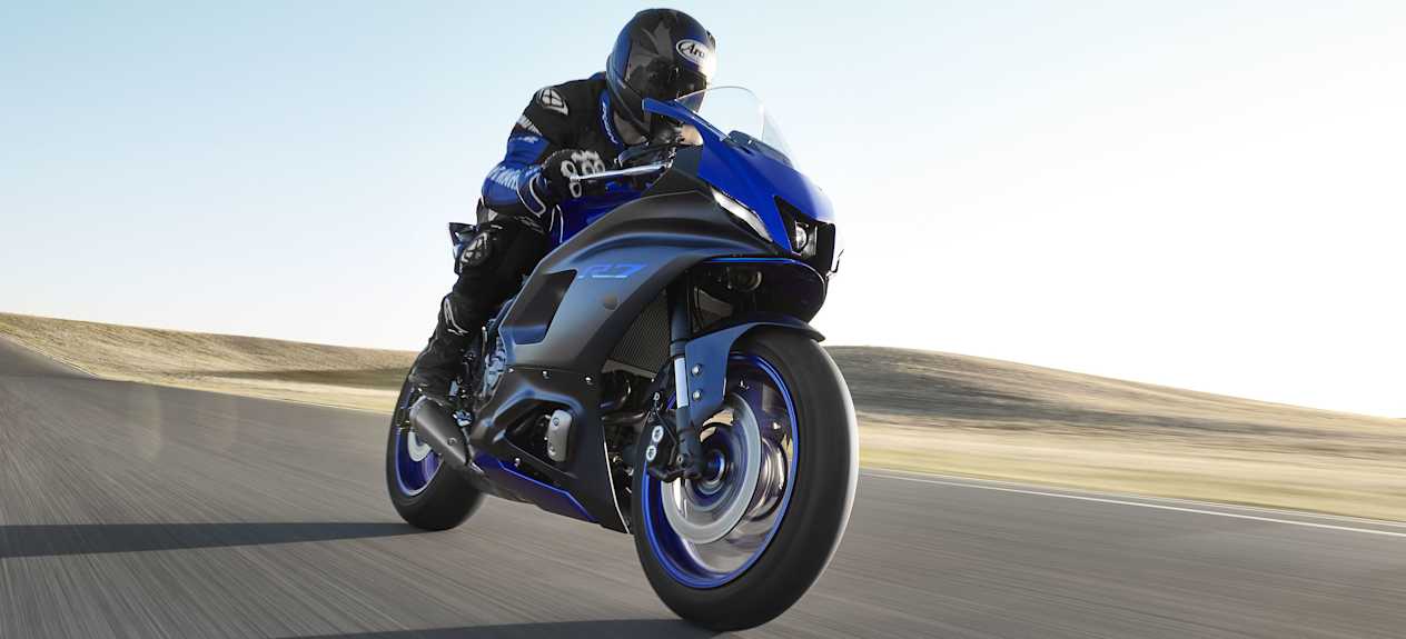Yamaha R7 vue 3/4 avant