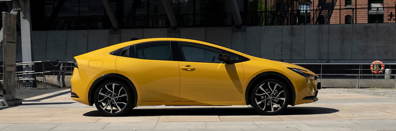 Toyota Prius 2023 : profil droit statique