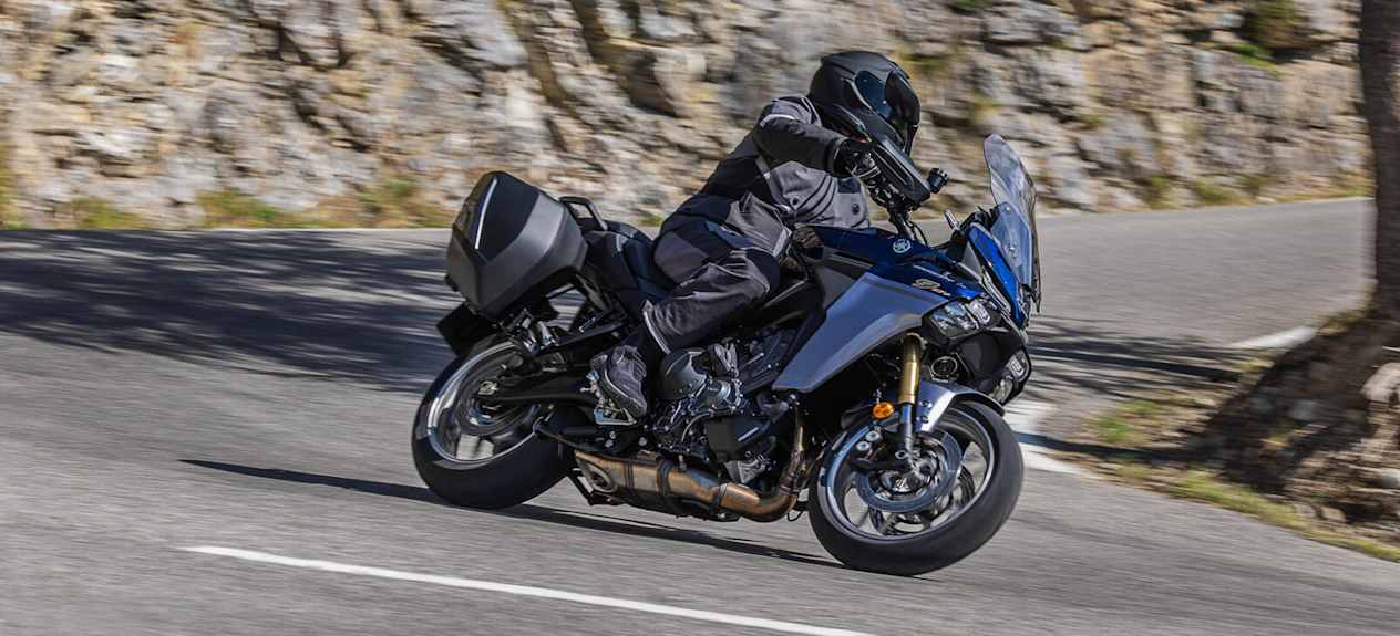 Yamaha Tracer 9 2025 : profil incliné