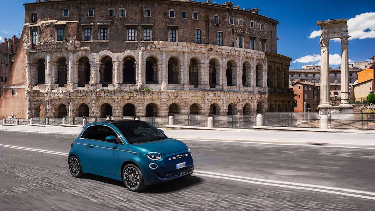 Nouvelle FIat 500e : Trois quart avant
