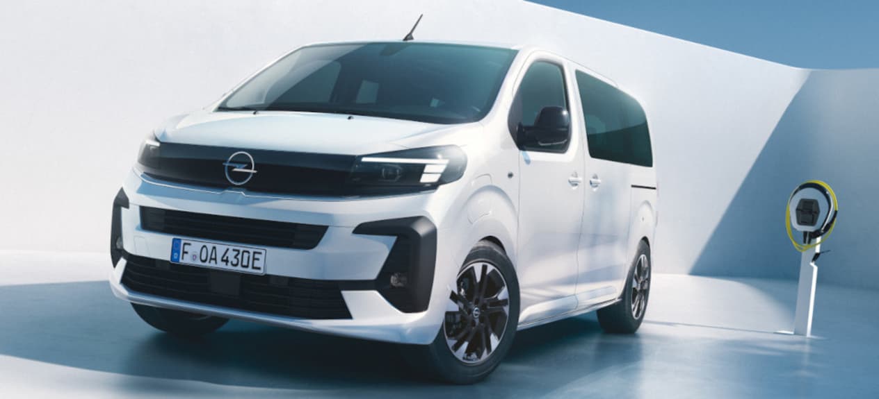 Opel Zafira 2024 : trois quarts avant gauche statique