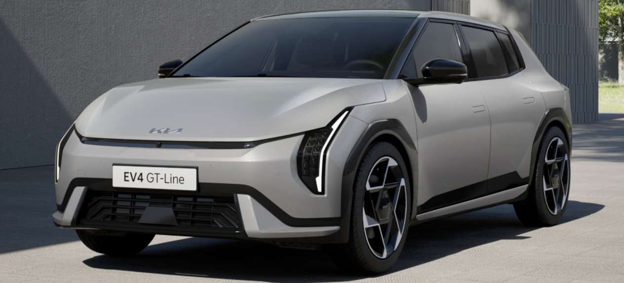 Kia EV4 5 Portes GT-Line 2025 : trois quarts avant gauche statique