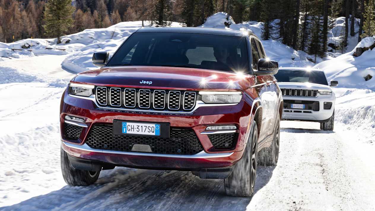 Jeep Grand Cherokee 2022 : face avant dans la neige