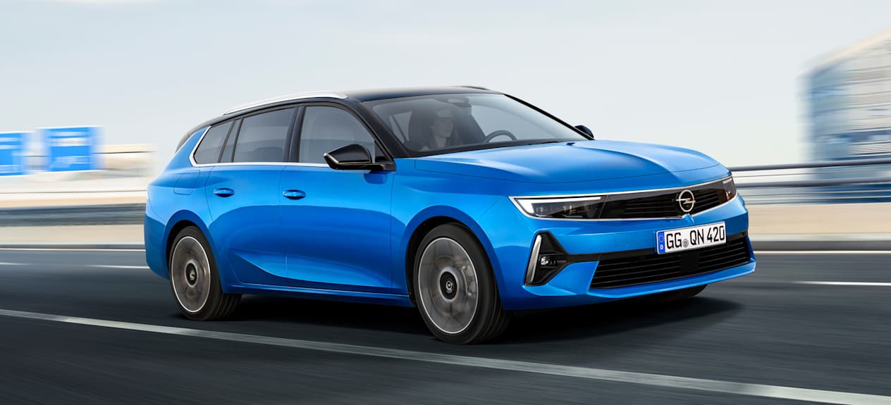 Opel Astra Sports Tourer 2022 trois quarts avant droit sur la route