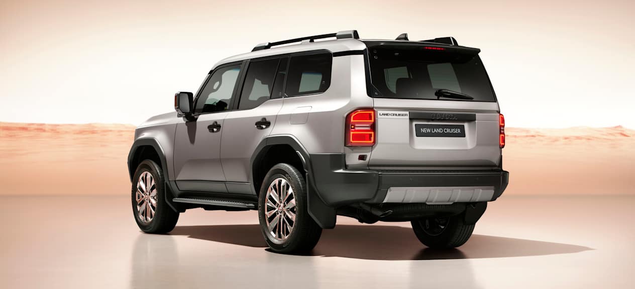 Toyota Land Cruiser 2024 : trois quarts arrière gauche