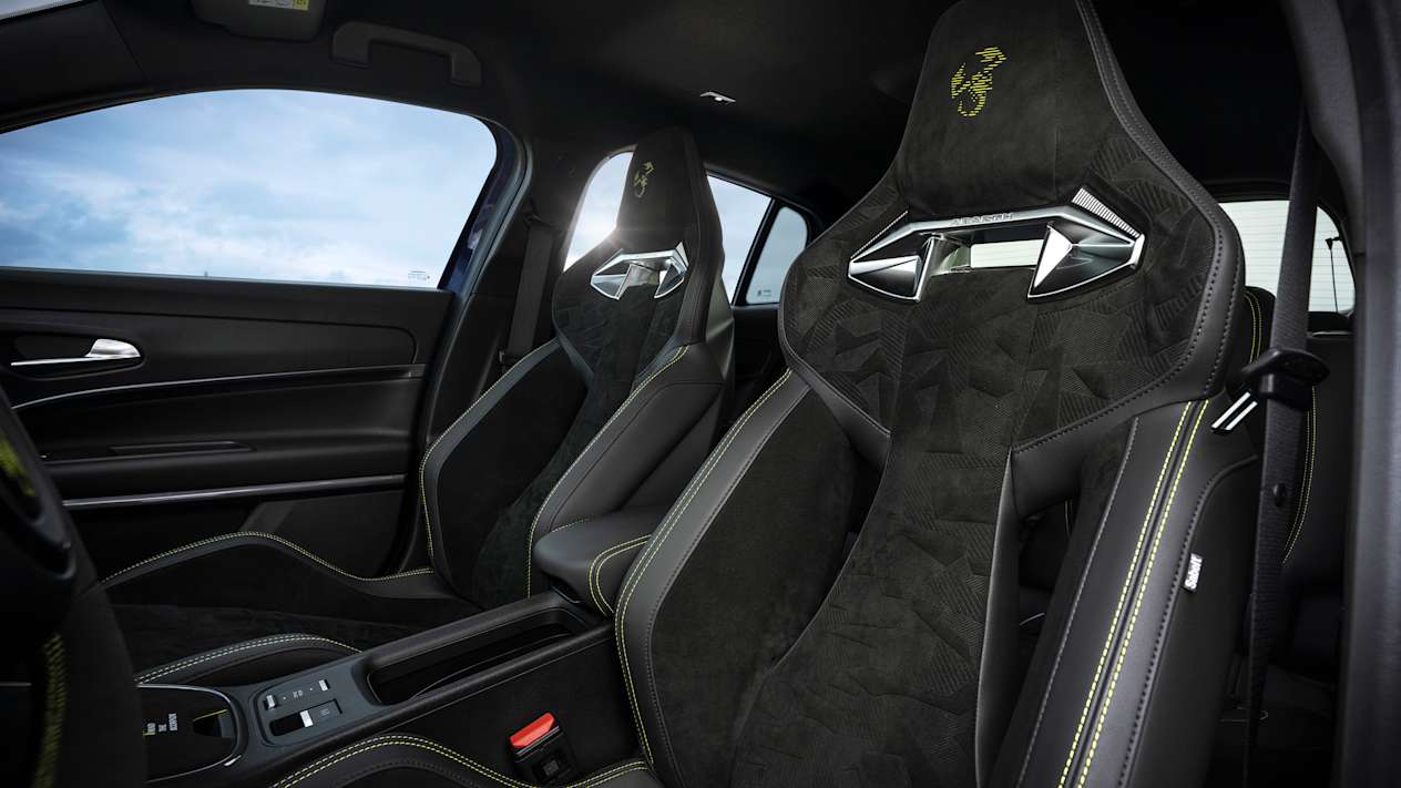 abarth 600e : sièges baquets