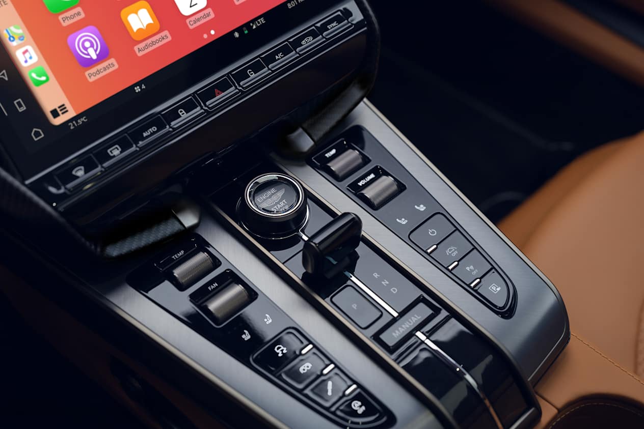 Aston Martin Vanquish 2024 : détail console centrale