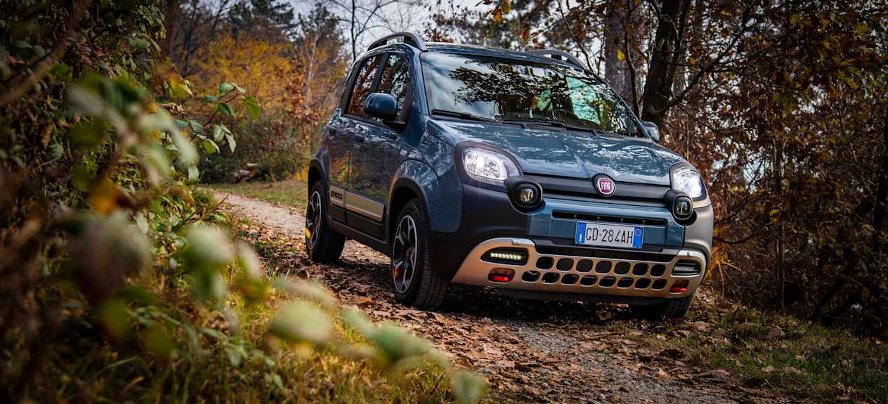 Fiat Panda City Cross sur un chemin