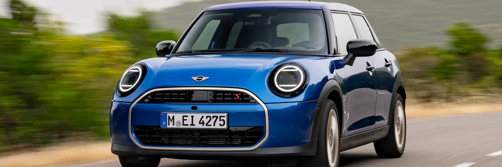 السيارة الجديدةMINI Cooper الخماسية الأبواب.