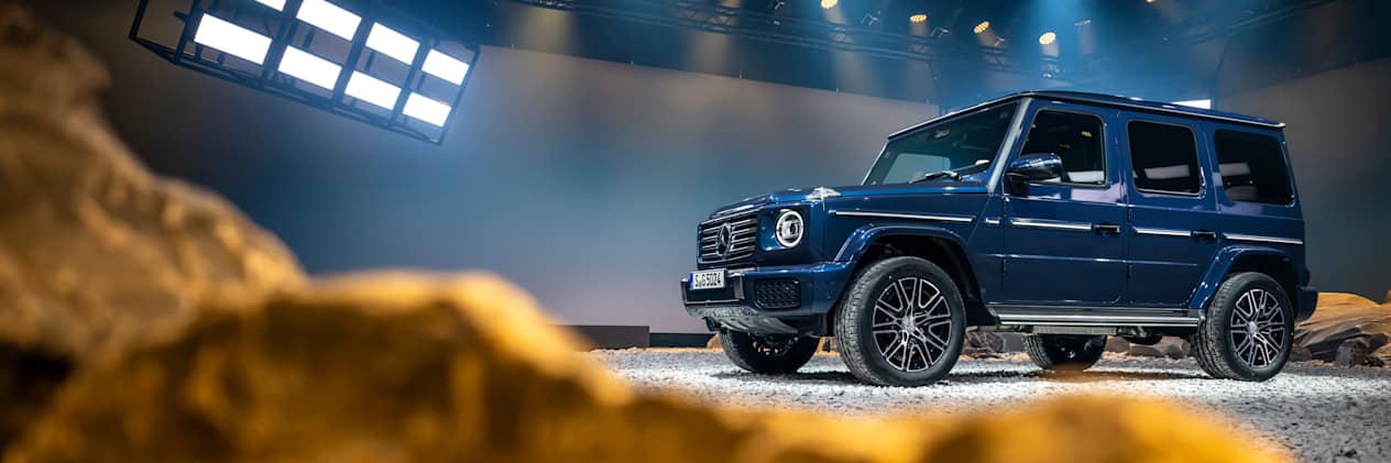 Mercedes Classe G 500 2024 : profil gauche statique en contre-plongée