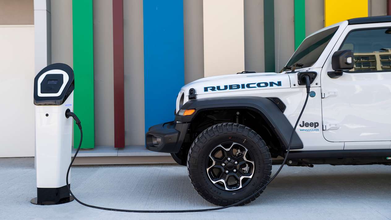 Jeep Wrangler 4xe Rubicon 2022 : borne de recharge