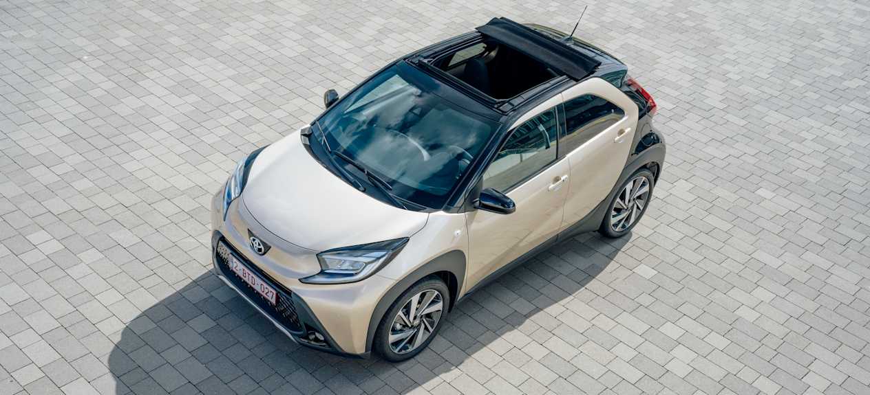 Toyota Aygo X Air 2022 : trois quarts avant vue plongeante