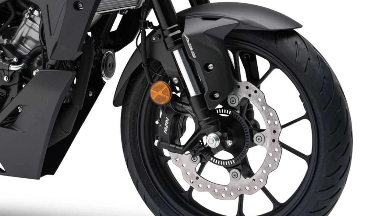 Honda CB125R 2024 roue avant