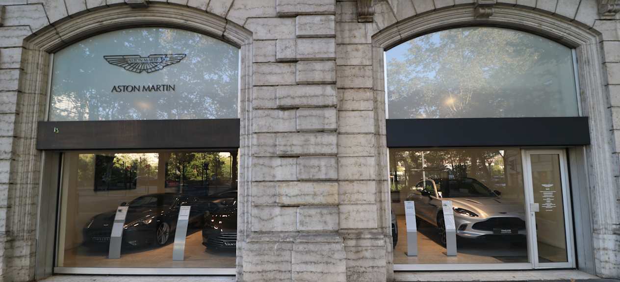 Concession Aston Martin Lyon extérieur