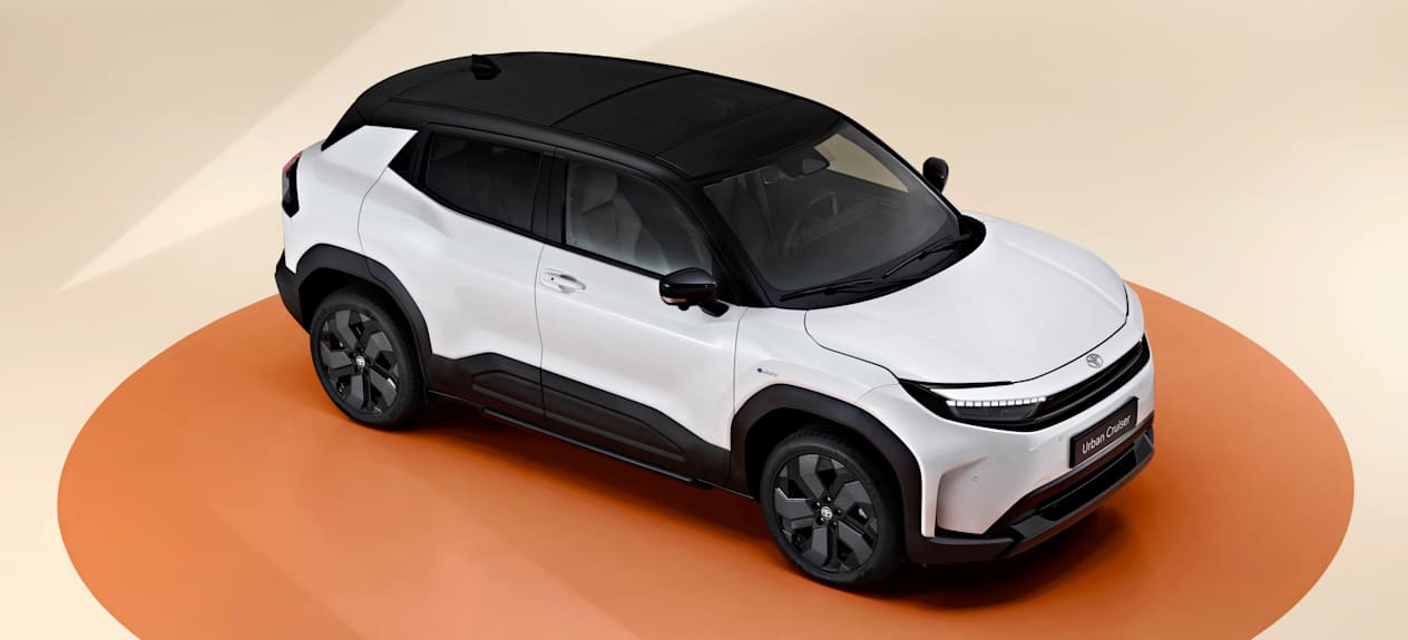 Toyota Urban Cruiser 2025 : trois quarts avant droit en vue plongeante