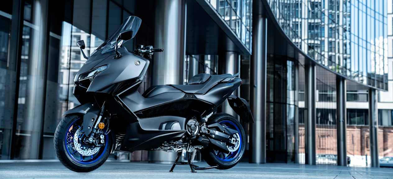 Yamaha TMAX 2025 : trois quarts avant gauche statique
