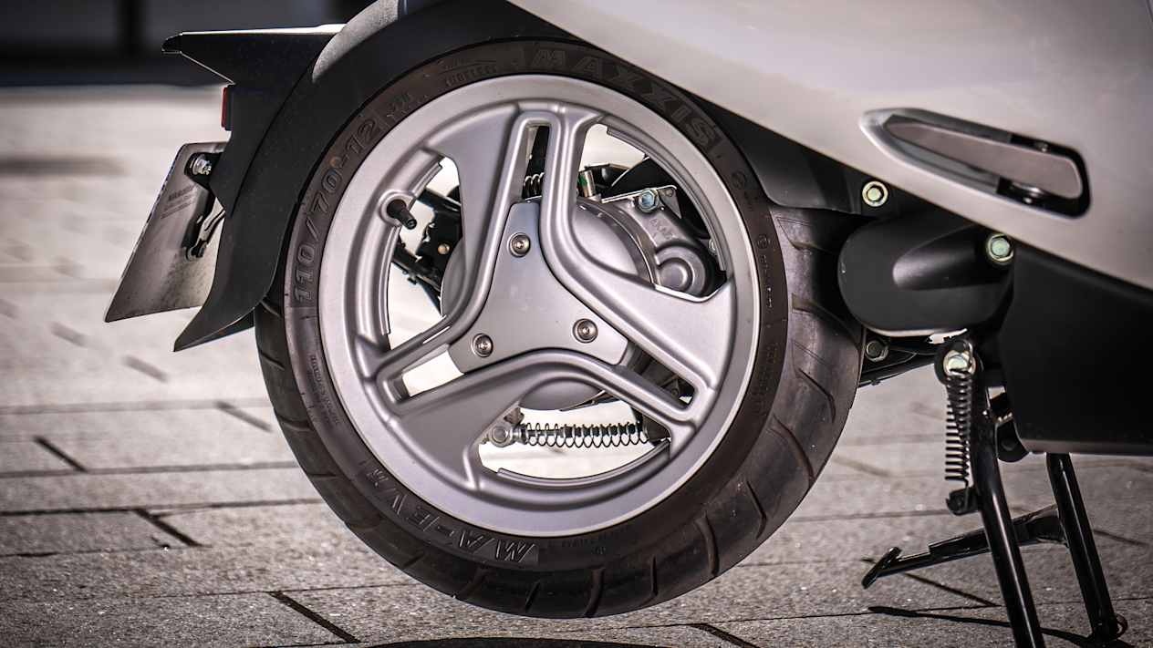 Kymco i-One 2024 : détail roue arrière