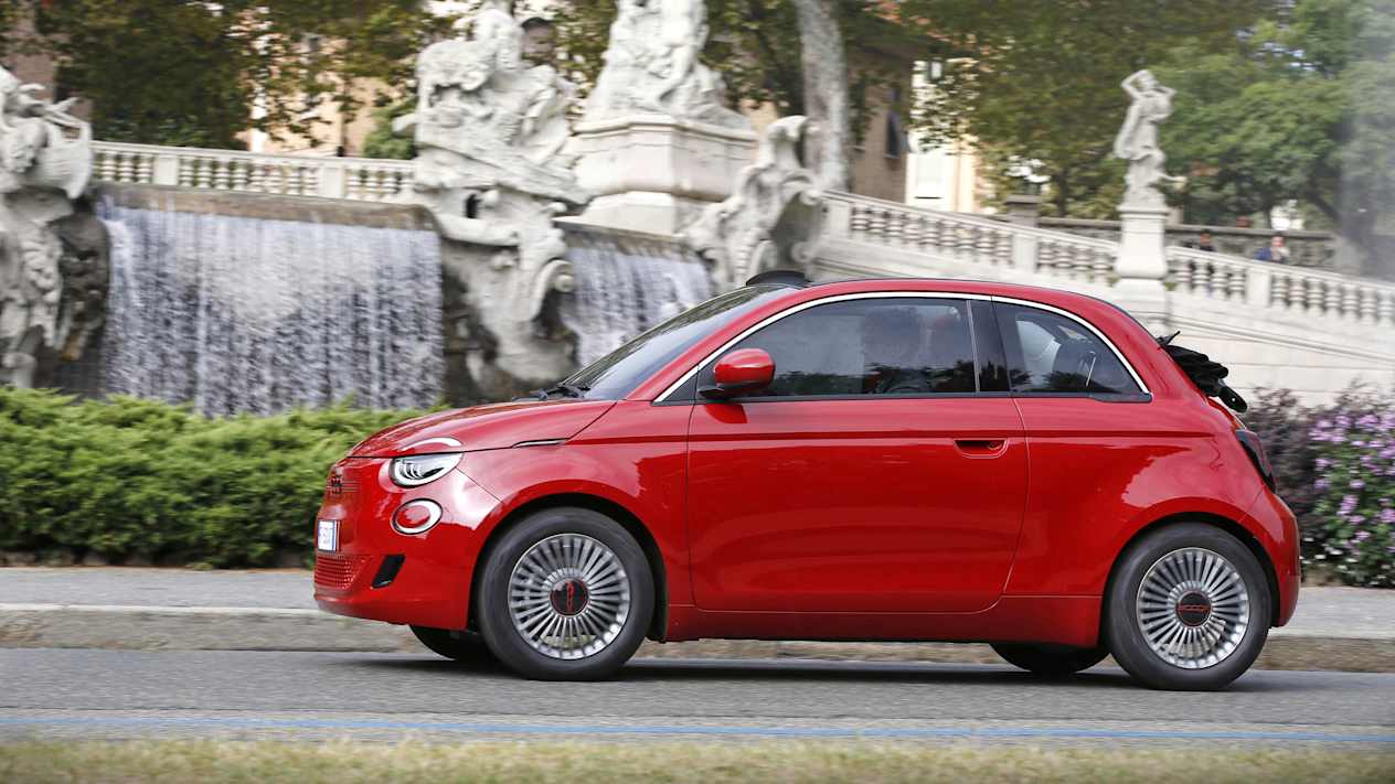 Fiat 500e (RED) cabriolet : vue de profil