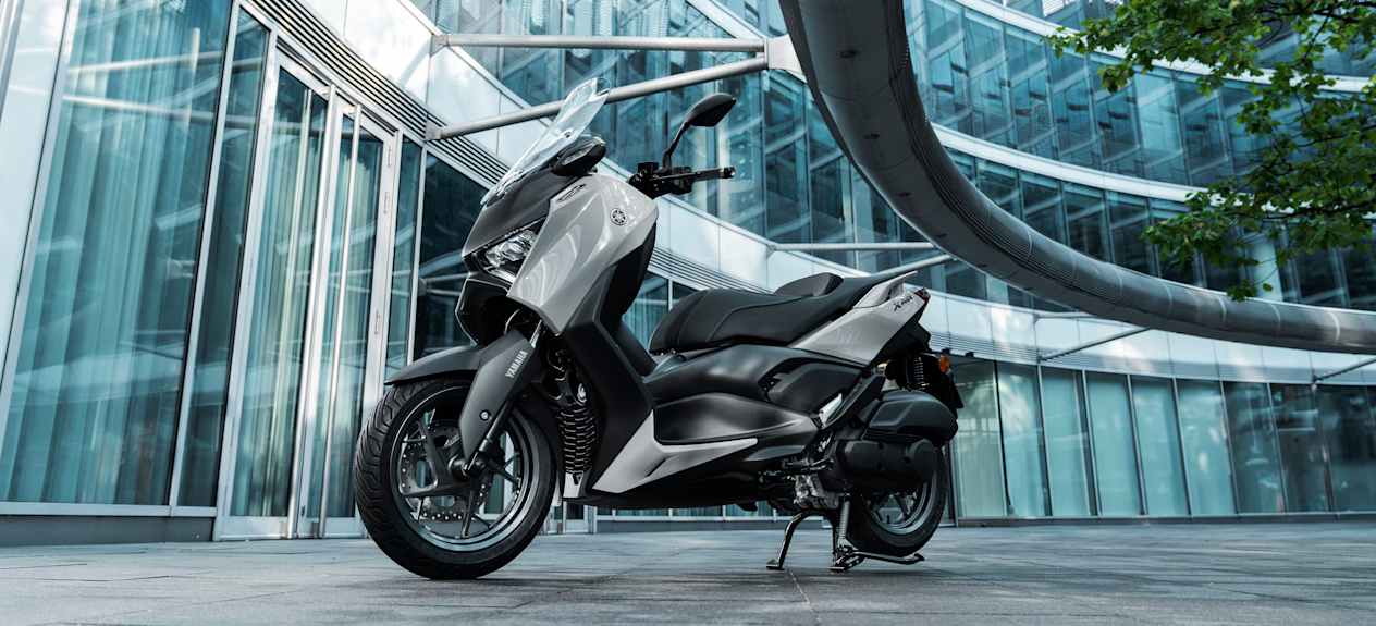 Yamaha XMAX 125 Tech Max 2025 : trois quarts avant gauche statique