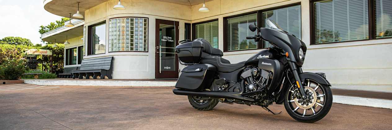 Indian Roadmaster Dark Horse trois quarts avant