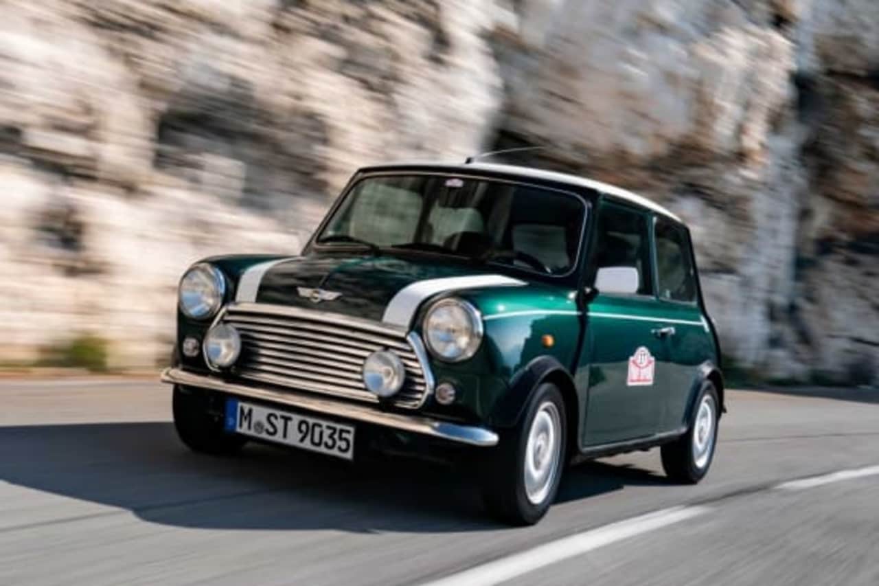 Mini - The Racing Icon