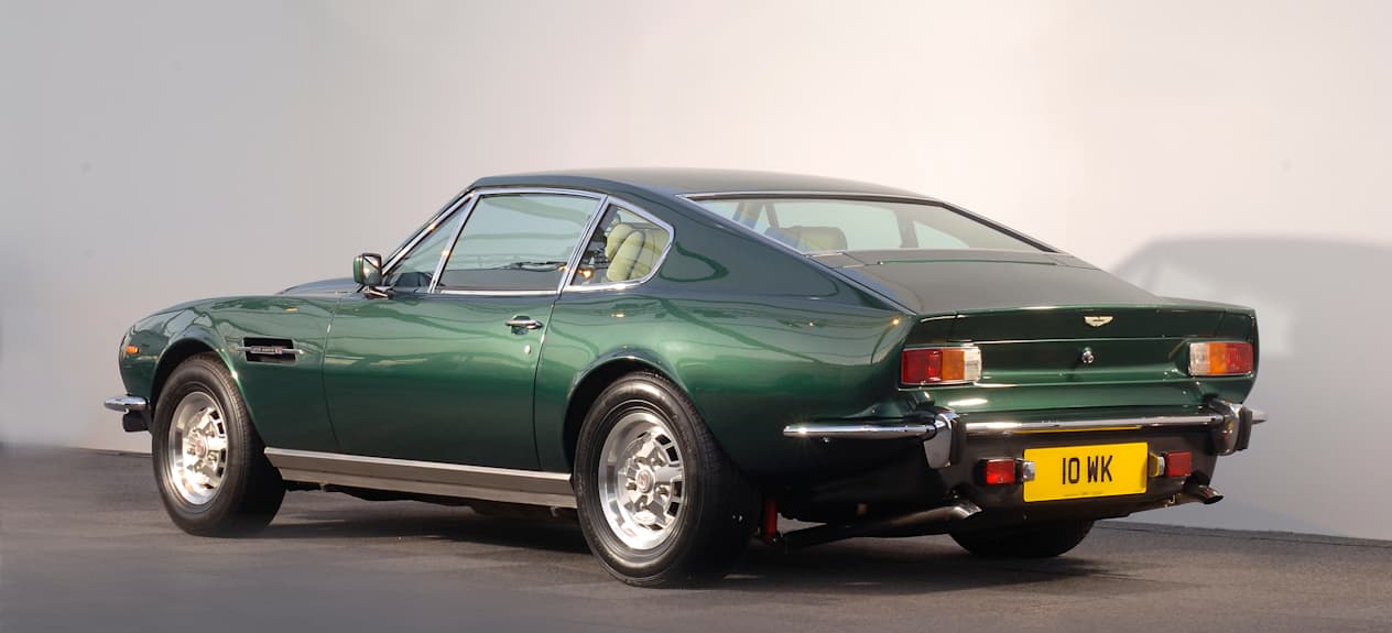 Aston Martin V8 Vantage 1972 : trois quarts arrière
