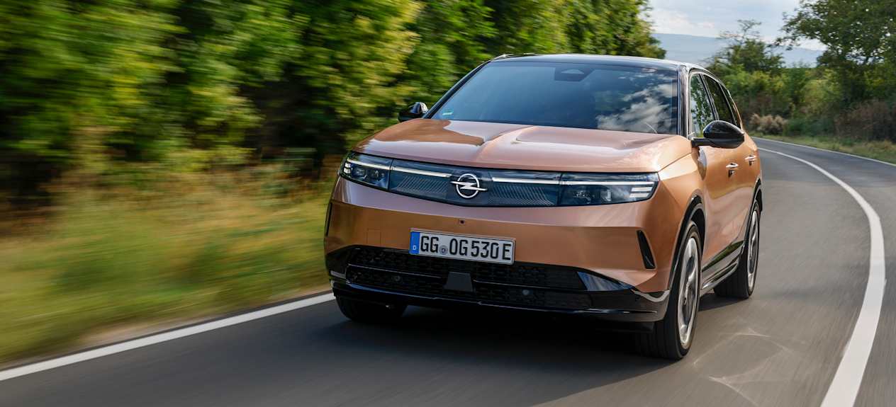 Opel Grandland 2024 : face avant sur route