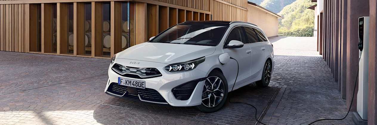 Kia Ceed SW hybride 2021 : trois quarts avant en charge