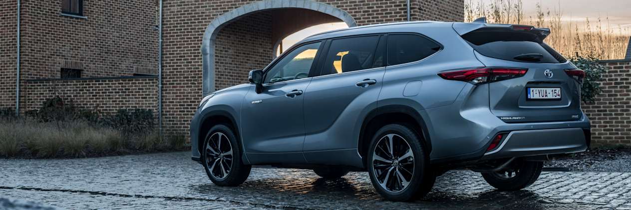 Toyota Highlander 2021 : trois quarts arrière gauche statique