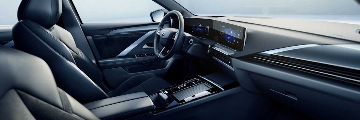 Opel Astra Electric 2022 : intérieur vu du siège passager