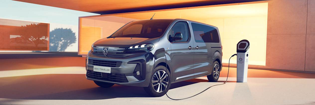 Peugeot Traveller 2024 : trois quarts avant gauche statique en charge