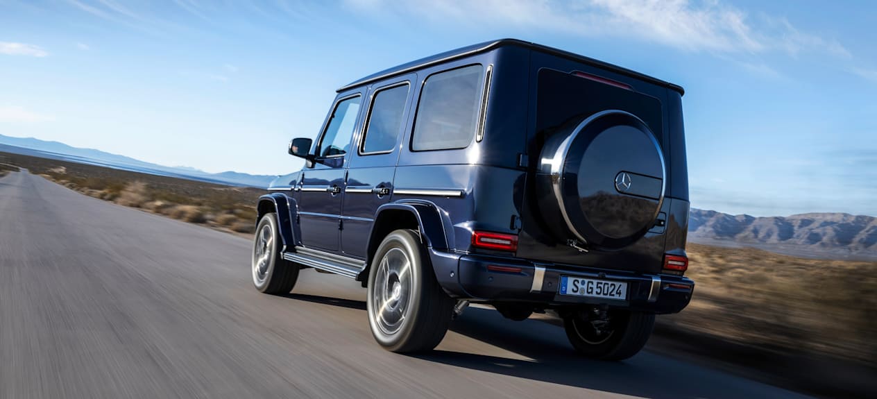 Mercedes Classe G 500 2024 : trois quarts arrière gauche sur route