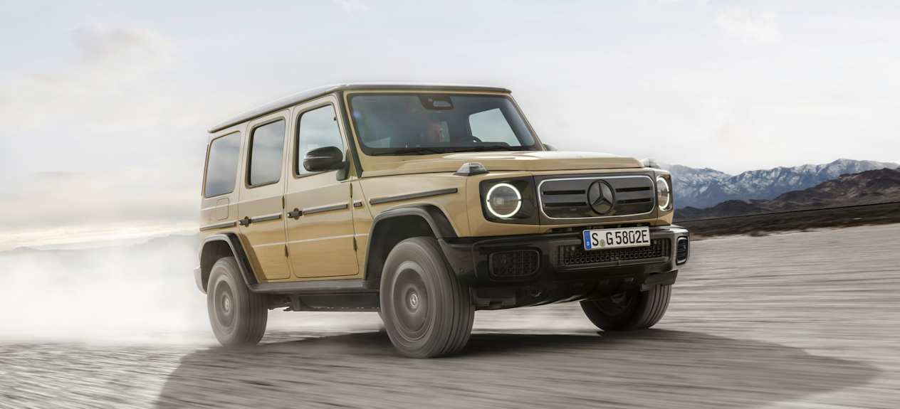 Mercedes Classe G 580 Electrique 2024 AMG Line : trois quarts avant droit sur lac salé