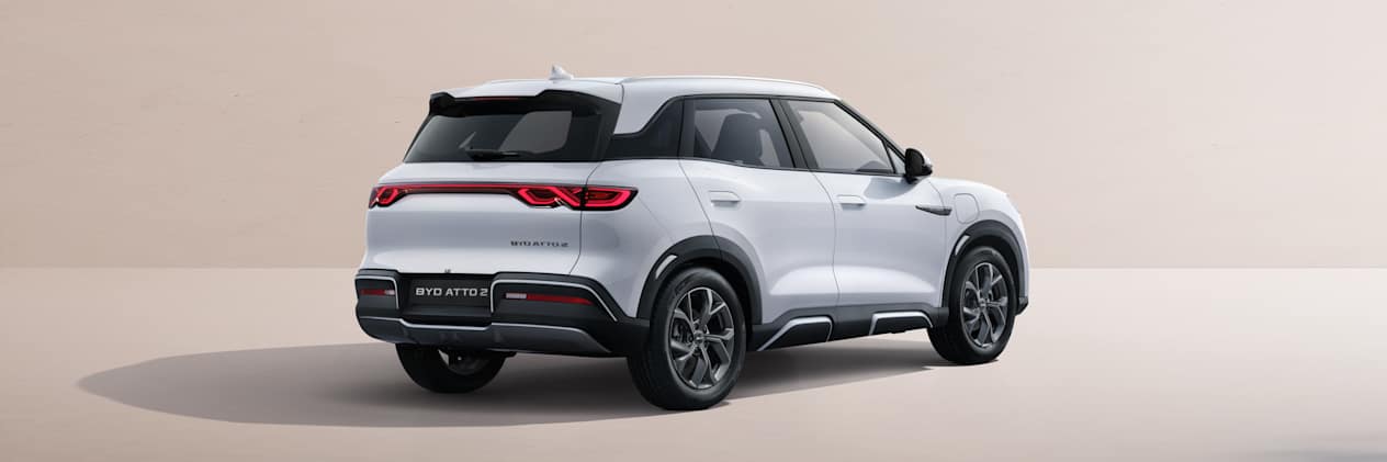 BYD Atto 2 2025 blanc : trois quarts arrière droit statique