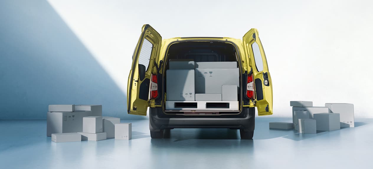 Fourgon Opel Combo Cargo 2024 : chargement portes arrière