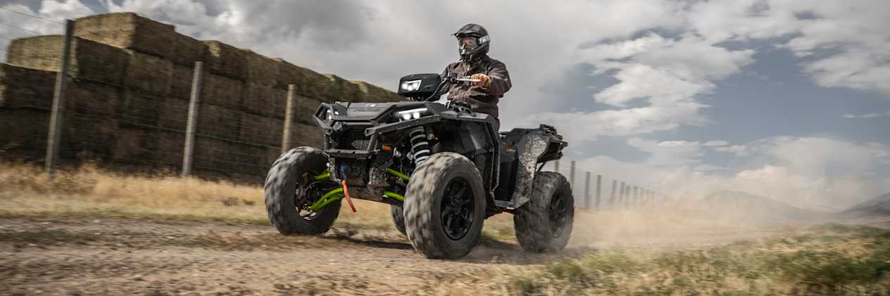 Polaris Sportsman XP 1000 S 2023 : trois quarts avant droit sur chemin